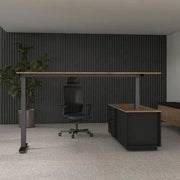 Modern directiebureau Cube hoekcombinatie zit-sta met bureaustoel in kantoorruimte