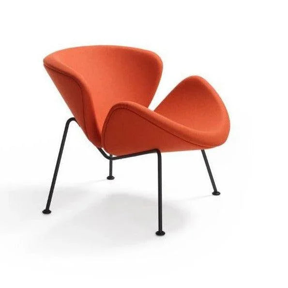Design fauteuil Artifort Orange Slice met oranje bekleding en zwarte metalen poten