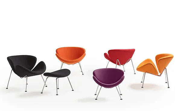 Design fauteuils Artifort Orange Slice F437 in zwart, oranje, rood en paars op metalen poten