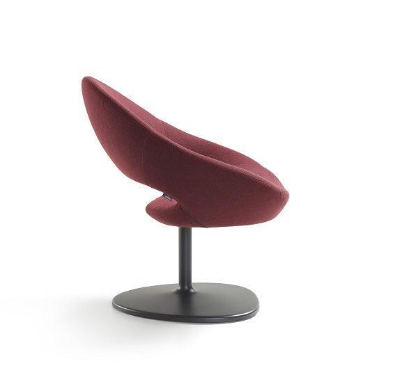 Design lounge fauteuil Artifort Shark, bordeaux, met ronde zwarte voet voor kantoorinrichting.