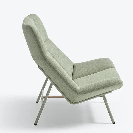 Zijaanzicht van design fauteuil Artifort Soft Facet, moderne kantoorstoel op metalen poten