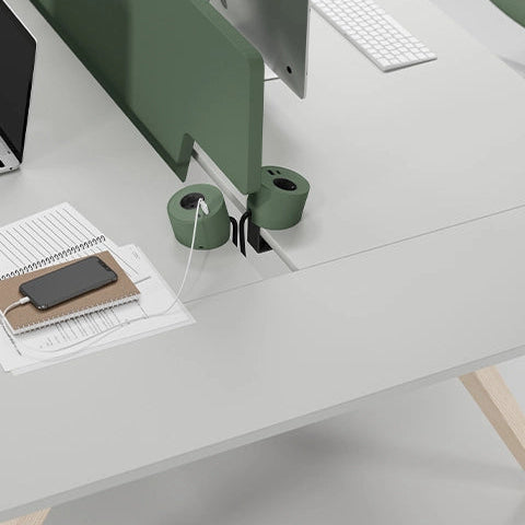 VersaSpot elektrificatieunit, op duo-bureau, in groen