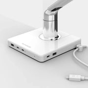 Humanscale MConnect 3 monitorarm dockingstation wit, USB-poorten op modern bureau