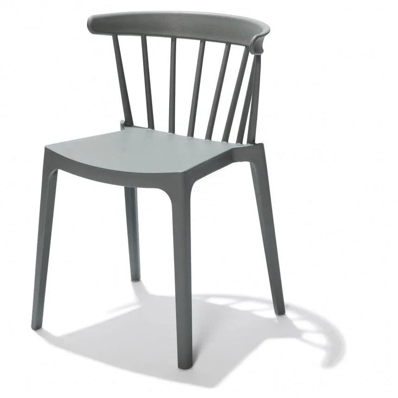 Grijze kunststof kantinestoel met spijlenrug, modern design voor kantoor of kantine