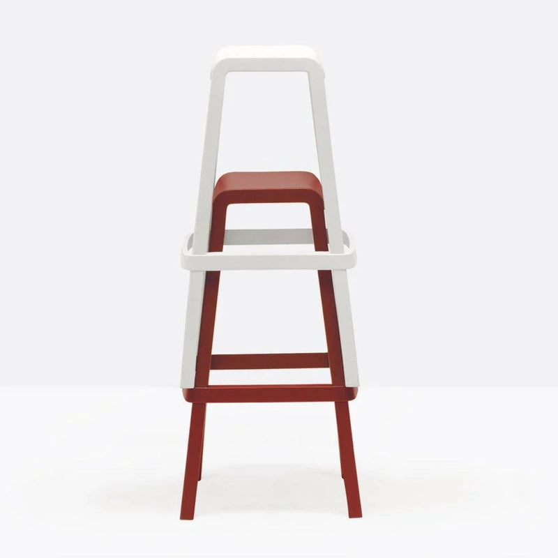 Kunststof barkruk en counterkruk Pedrali Dome, modern design kantoormeubels online