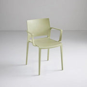 Lichtgroene kunststof stoel met armleuningen, modern design, ideale kantoormeubel keuze