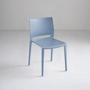Lichtblauwe kunststof stoel zonder armleuningen, modern design, kantoormeubilair