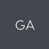 Donkergrijze achtergrond met witte letters GA, minimalistisch logo Kantoormeubels.online.