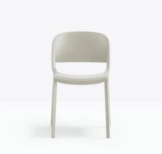 Minimalistische kunststof stoel Pedrali Dome voor kantoor of thuiswerkplek