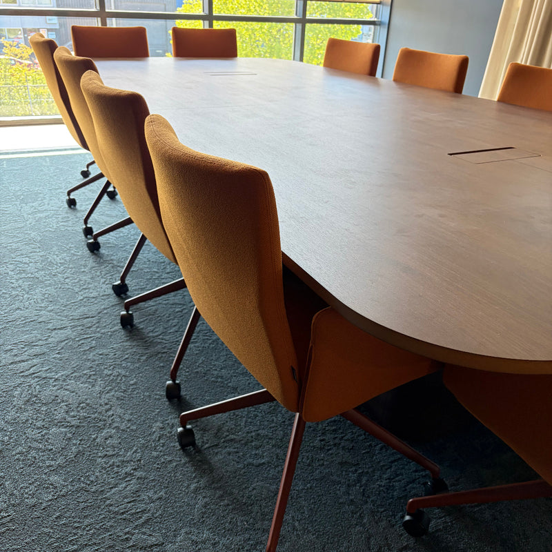Lande Casual vergaderstoelen op wielen, oranje, om vergadertafel met afgeronde hoeken