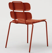 Design stapelbare terrasstoel in rood metaal, ideaal voor kantoor of thuiswerkplek.