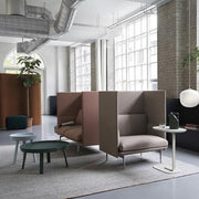 Muuto Around tafels bij akoestische belstoel en belbank - KANTOORMEUBELS.ONLINE