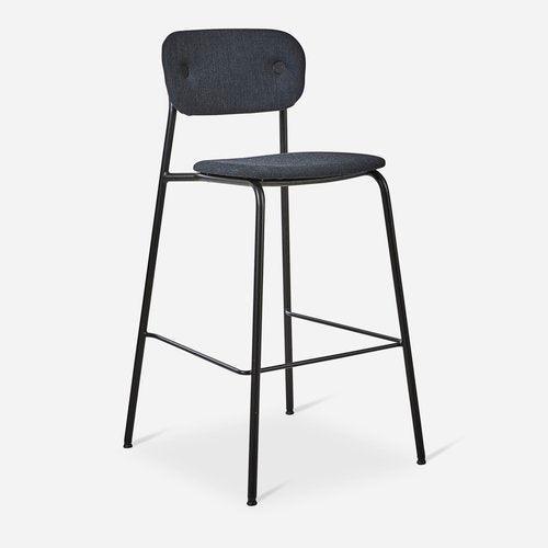 Volledig gestoffeerde design counterkruk Rebel met zwarte metalen poten, ideaal voor kantoorinrichting.