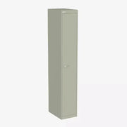 Metalen lockerkast met enkel deur, grijs, ideaal voor kantooropslag en werkplekken.