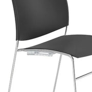 Casala Curvy zwarte stapelbare vergaderstoel met rijverbinding, modern kantoormeubilair.