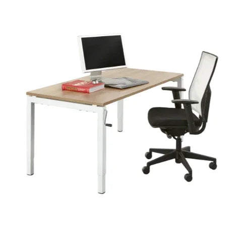 Wit bureau met monitor, toetsenbord, boeken en ergonomische bureaustoel, kantoormeubilair