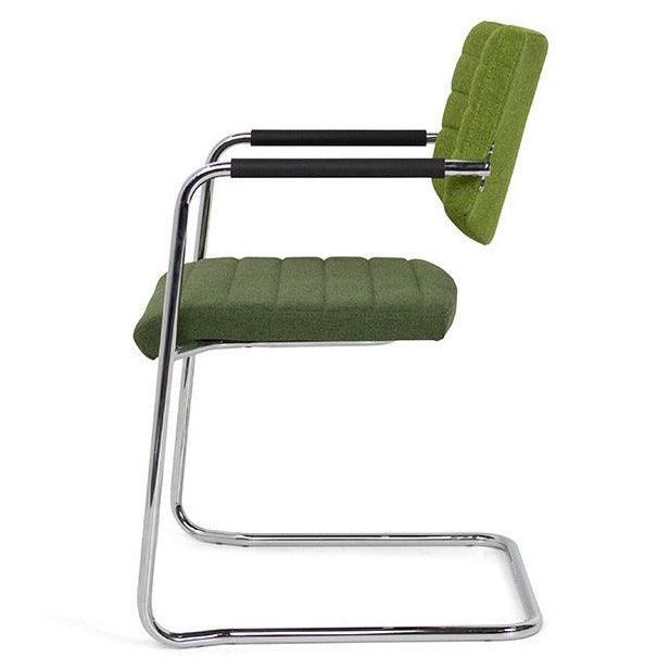 Groene sledestoel met lage rug en chromen frame voor kantoor of vergaderruimte