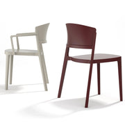 Design kantoorstoelen Andus in bordeauxrood en beige op witte achtergrond, kantoormeubilair