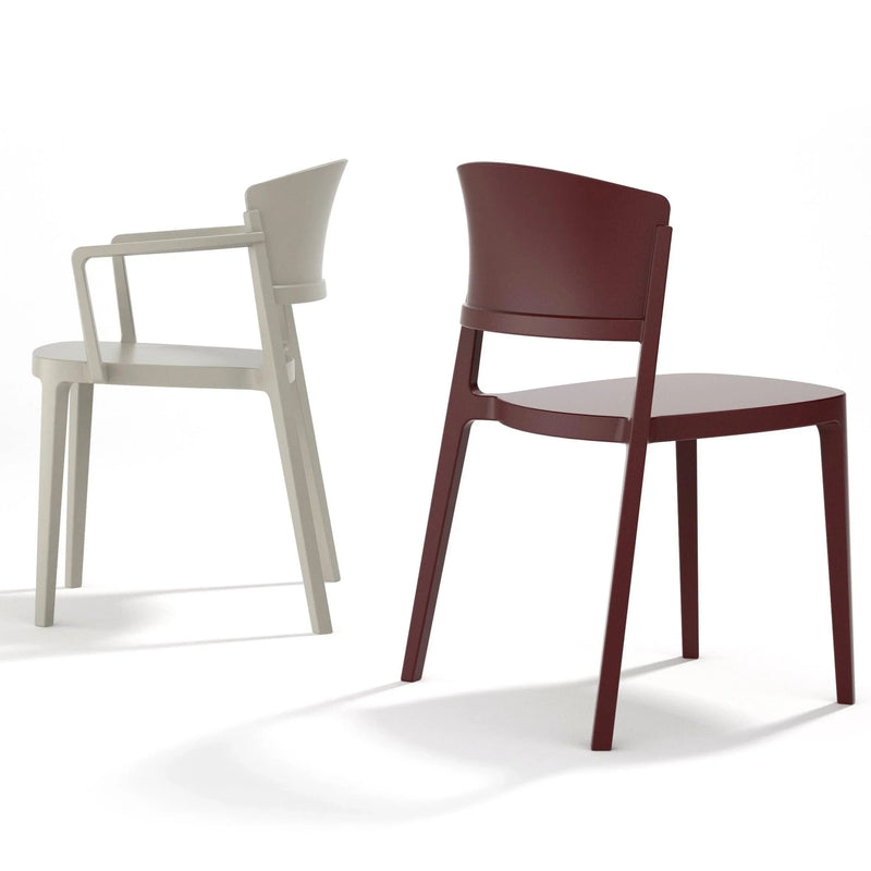 Design kantoorstoelen Andus in bordeauxrood en beige op witte achtergrond, kantoormeubilair