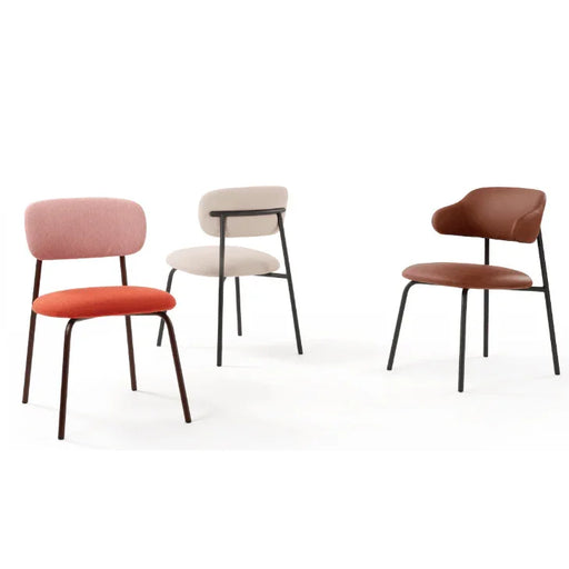Drie Artifort Aloa design stoelen in rood, beige en bruin, moderne kantoormeubels