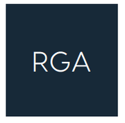 Logo met witte letters RGA op een donkerblauwe achtergrond, kantoormeubilair branding.
