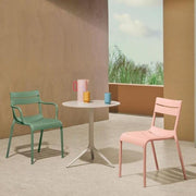 Design stoelen Pedrali Souvenir met en zonder armleuningen, ronde tafel, kantoorinrichting