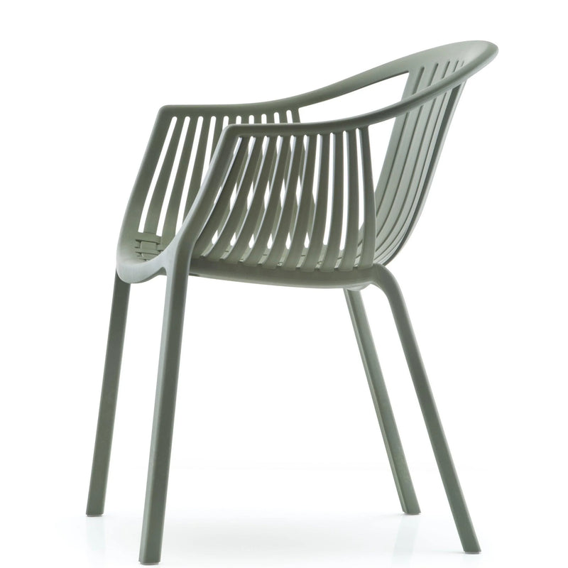 Design kantoormeubel groene Pedrali Tatami stoel met open rugleuning op witte achtergrond