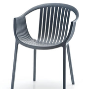 Moderne zwarte design kunststof stoel met open rug, geschikt als kantoormeubilair.