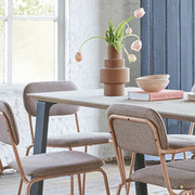 Design vergaderstoelen en tafel in licht kantoor, Simo stoel, kantoormeubels online.