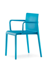 Moderne blauwe kunststof design stoel met armleuningen voor kantoor of thuiswerkplek