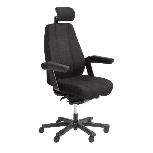 Zwarte ergonomische bureaustoel met verstelbare armleuningen en hoofdsteun, kantoormeubilair