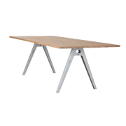 Design vergadertafel met houten blad en metalen onderstel, ideaal voor kantoorinrichting