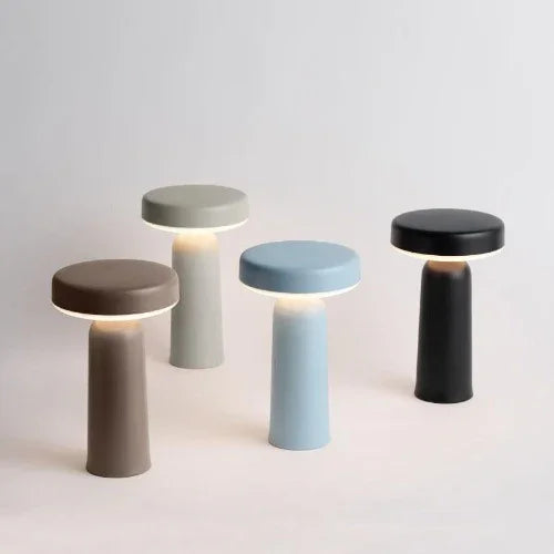 Design tafellampen Muuto Ease in diverse kleuren, ideaal voor moderne kantoorinrichting