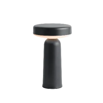 Zwarte design tafellamp Muuto Ease voor moderne kantoorinrichting of thuiswerkplek