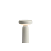 Minimalistische witte Muuto Ease tafellamp, modern design voor kantoor of thuiswerkplek