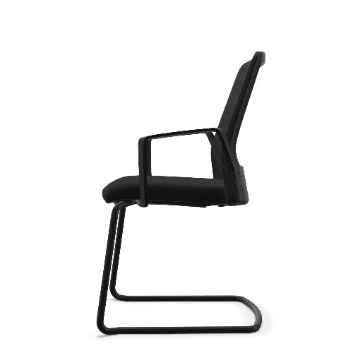 Zwarte vergaderstoel Interstuhl Buddy 570B met slede onderstel, kantoormeubilair design