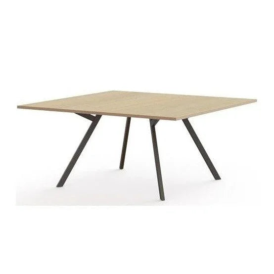 Bridge vergadertafel vierkant met licht houten blad en zwarte metalen poten, modern kantoormeubilair