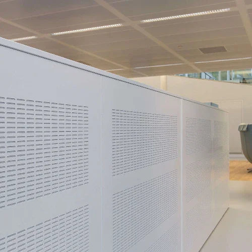 Akoestisch kantoorwandpaneel in moderne open werkruimte, design kantoormeubilair