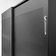 Zwarte akoestische kast met geperforeerde schuifdeur, modern kantoormeubilair